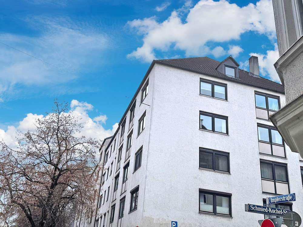 Wohnhaus der verkauften Eigentumswohnung in München-Sendling, Ecke Implerstraße